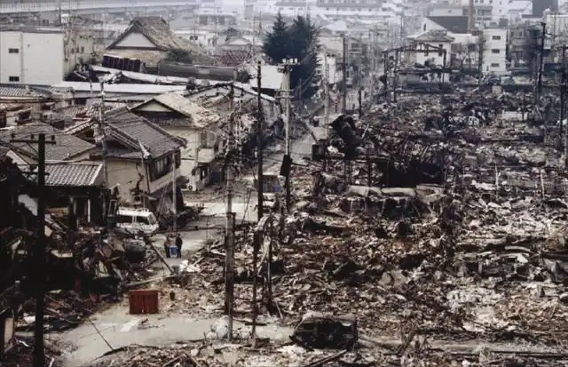 1995年日本神户发生72级大地震灾难场景好像被原子弹轰炸