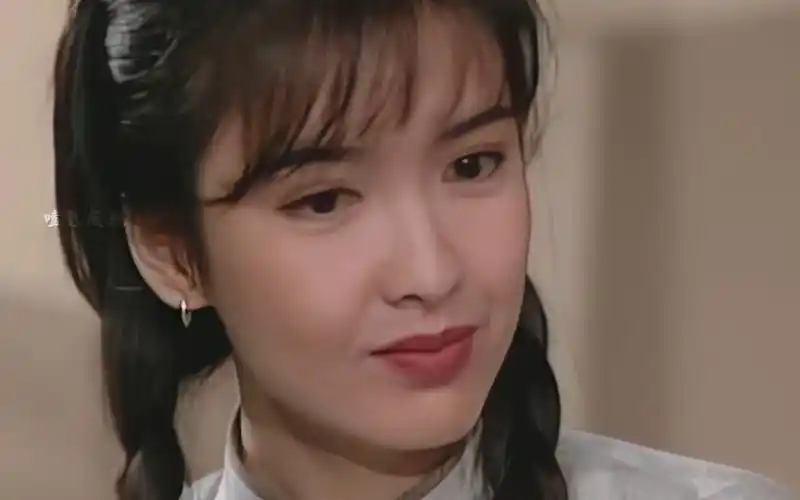 什么叫巧笑倩兮,美目盼兮,26岁的周慧敏眼睛也太美了!