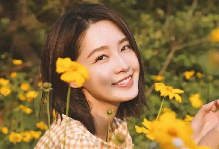 李沁晒生活美照,看到原相机下的素颜,皮肤状态一看便知_女明星_照片