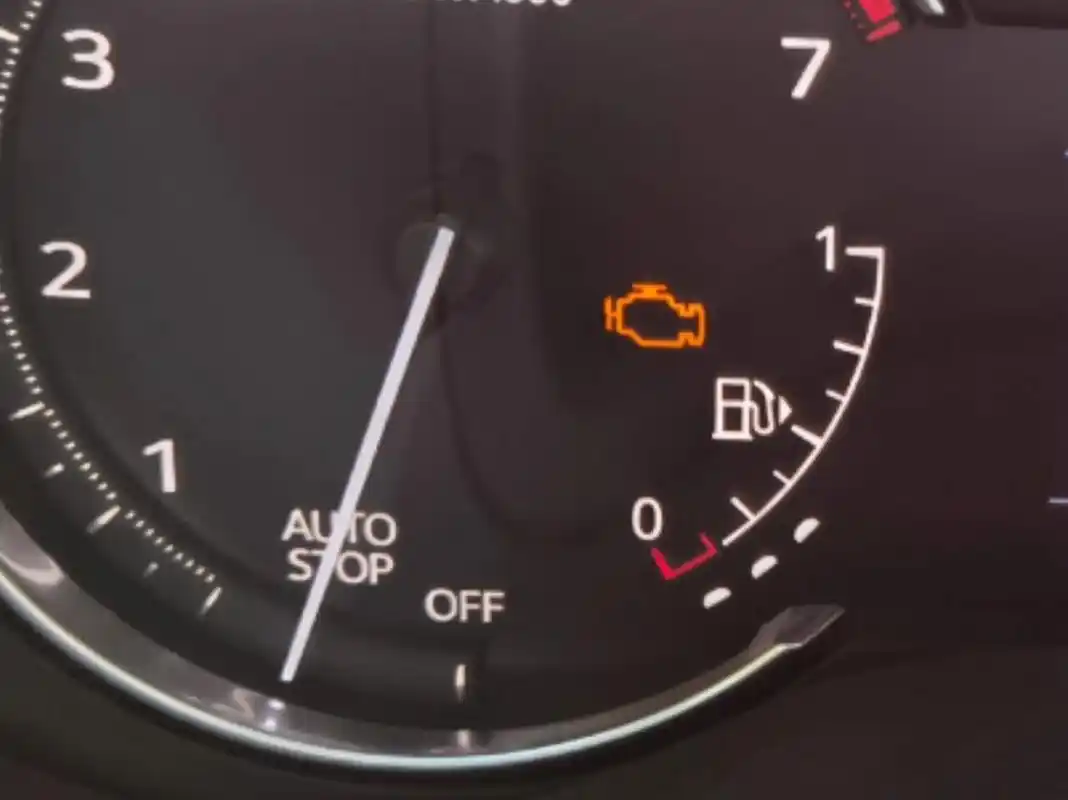 求助～泵完电后, 仪表盘出现发动机故障黄灯亮起的现象,是什么大问题