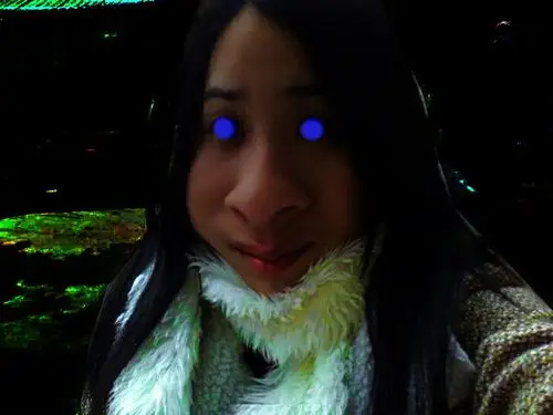 有没有高手可以把这个美女p成可爱的女鬼的形象?