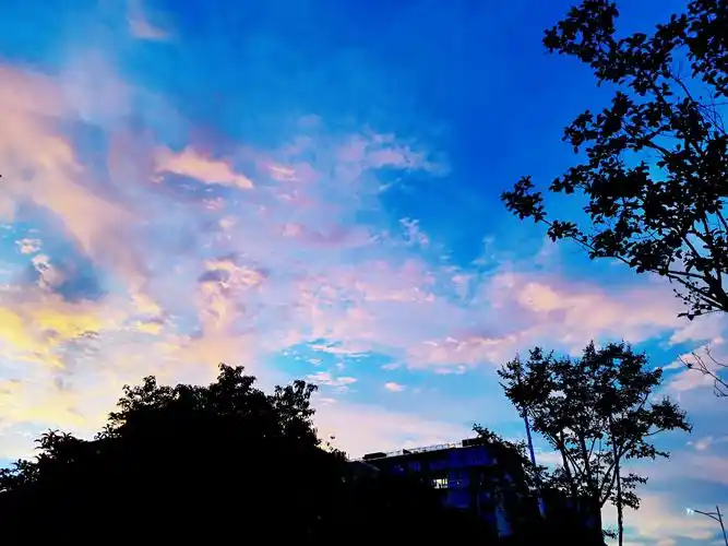 那片最美的云霞