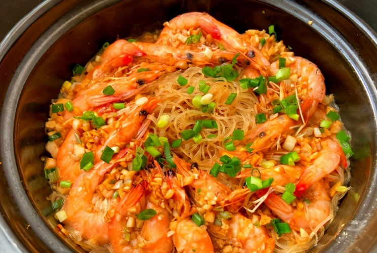 今天新学的娃娃菜粉丝虾煲超级简单又好吃