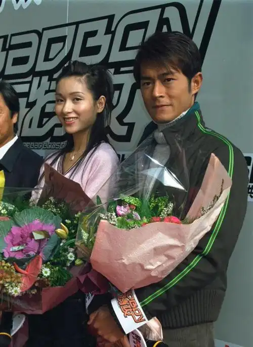 1998年,杨恭如和郑伊健,谢霆锋合作拍摄电影《中华英雄》时,就和