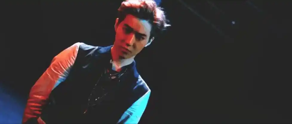 exo lotto mv 金俊勉 开头