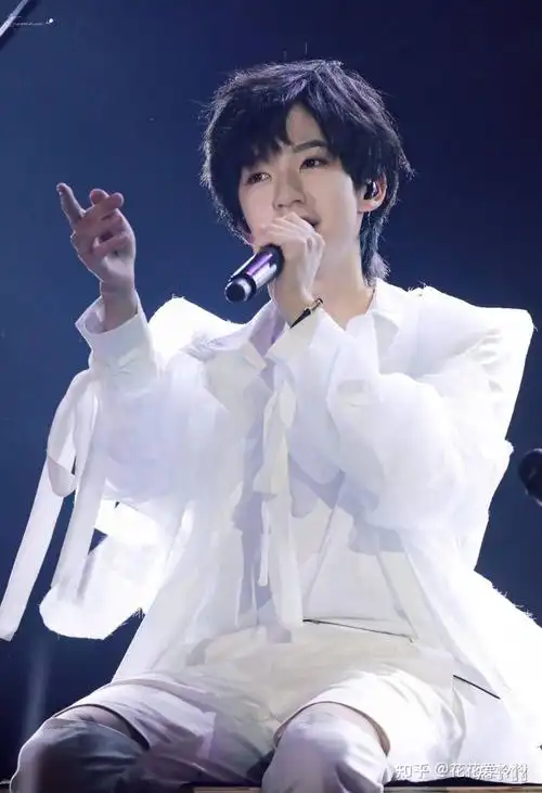 有没有贺峻霖那种很仙特别显清冷感图呀