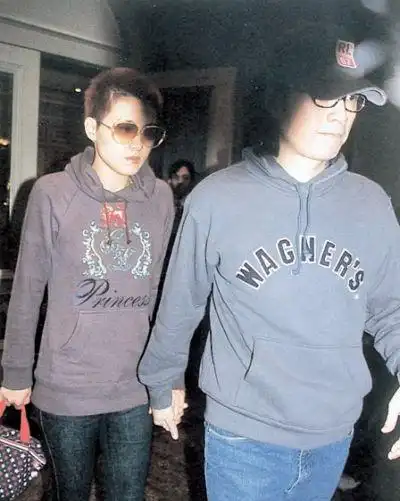 【图】黄子华女友照片似范晓萱 性情飘忽遭女友狠甩