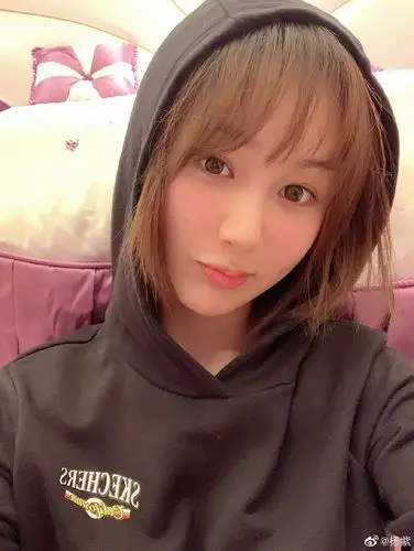 亲爱的热爱的杨紫又换新脸怪不得两大卫视要为她打架