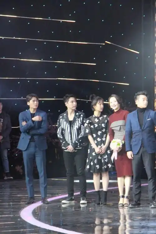 李易峰与张艺兴同框原来两位帅哥颜值相差这么多