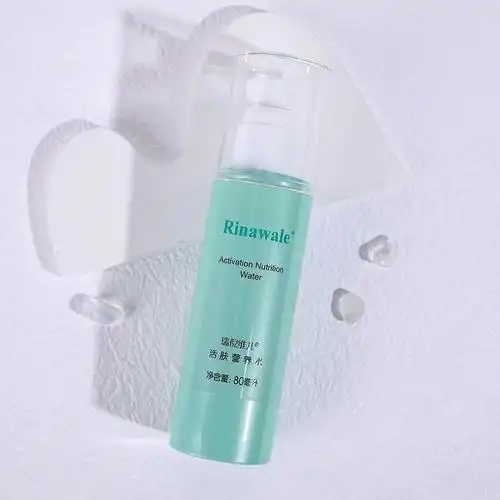 比爽肤水多10倍的草本精华含量 :涂出来是乳液,抹开来是水!