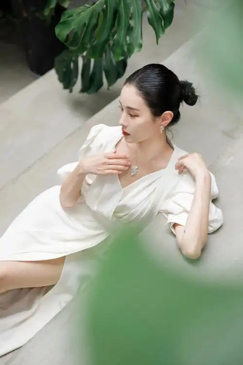 朱珠金伯利钻石品牌大使##朱珠不费力的女神范儿