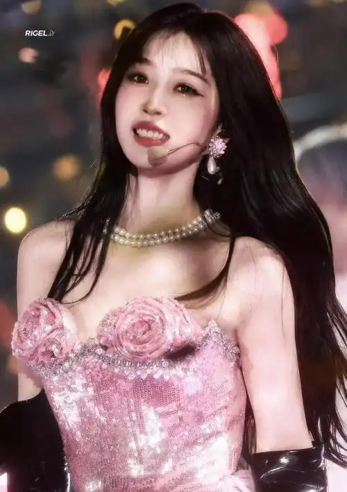 舞台上的虞书欣魅力四溢