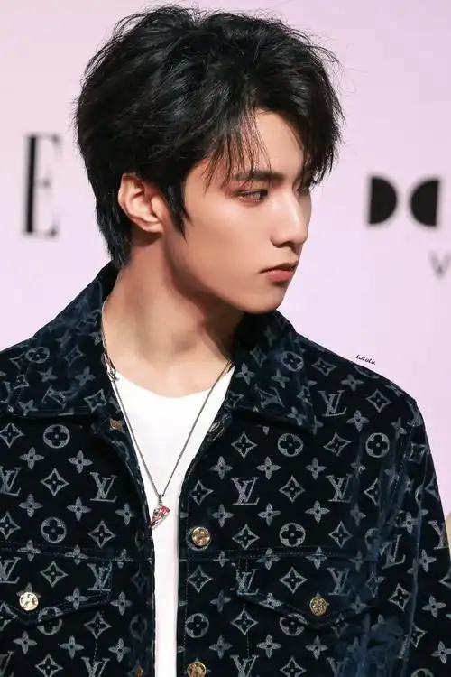 刘耀文超话我永恒的灵魂注视你眼睛@时代少年团-刘耀文#刘耀文叁重楼