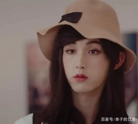 郭俊辰,《少年派》里饰演钱三一,没想到他也有过女装扮相,巴掌脸大