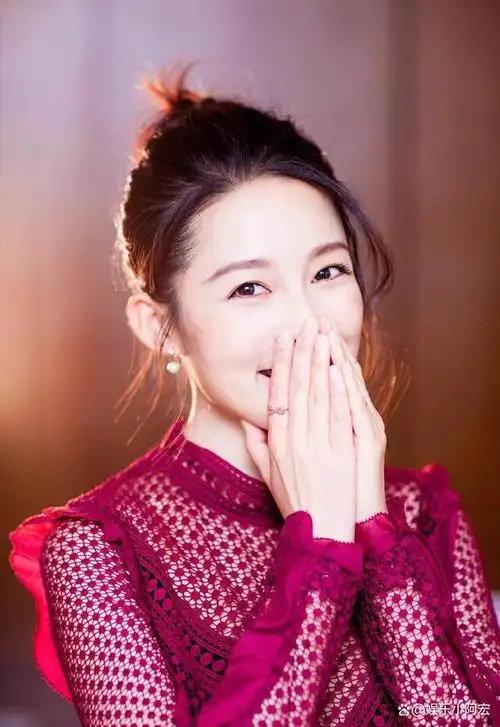 李沁:放弃了"铁饭碗",转身踏入娱乐圈,如今33岁仍未婚!