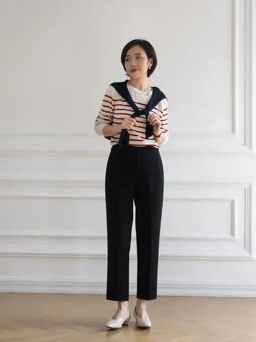 西装小脚裤搭配女夏季鞋子(今春流行一种穿法)(10)