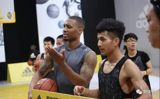 身高171路人王7冠王他在大学联赛砍个50信手拈来