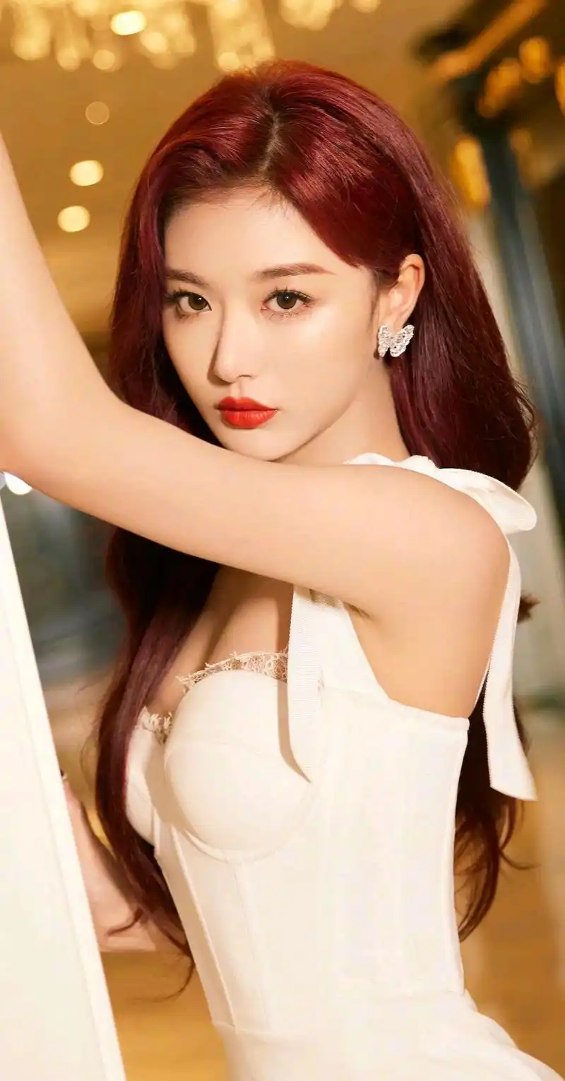 孔雪儿高清写真性感撩人,肌肤白皙如雪,美得让人心动