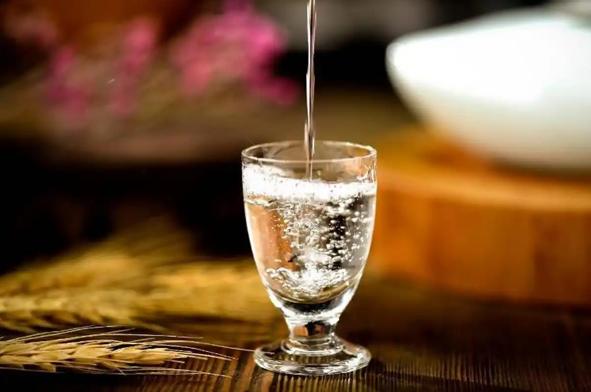 无论去谁家喝酒,切记"3件事"不要做,关系再好都不行,伤感情  生活中