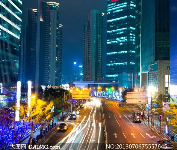 繁华城市道路交通夜景摄影高清图片