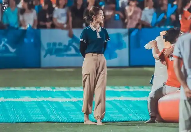 孟美岐录制奔跑吧#「 20200713 - changchun - 综艺录制 」指压板