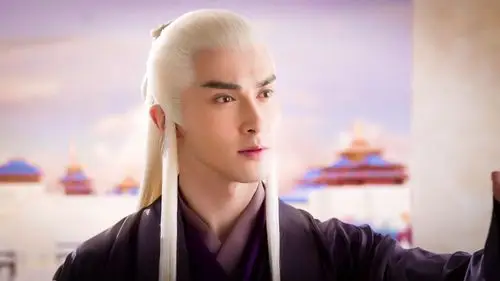 再看《十里桃花》东华帝君高伟光用深情演绎情深的凄苦无奈