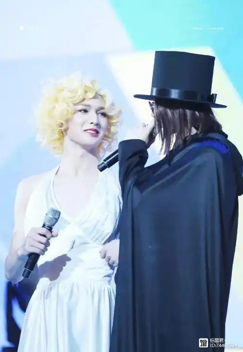 朱正廷男扮女装cos梦露却被人嘲讽太娘粉丝虽然傻但很勇敢