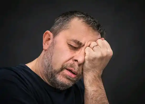 这是一个充满无奈与心酸的阶段,一个让他们深感困惑和焦