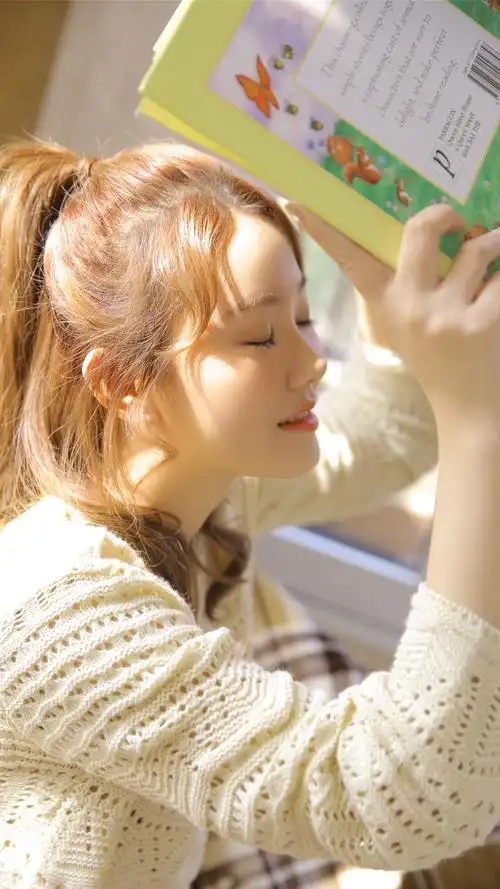 俏皮可爱美女写真手机壁纸