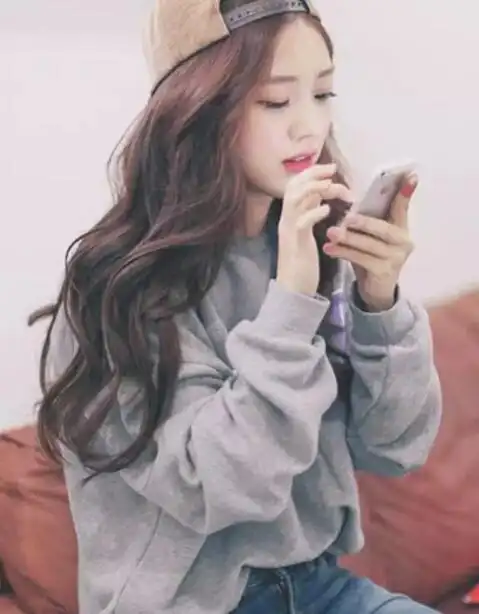 波浪卷发型图中长发 不显老气的女神发型