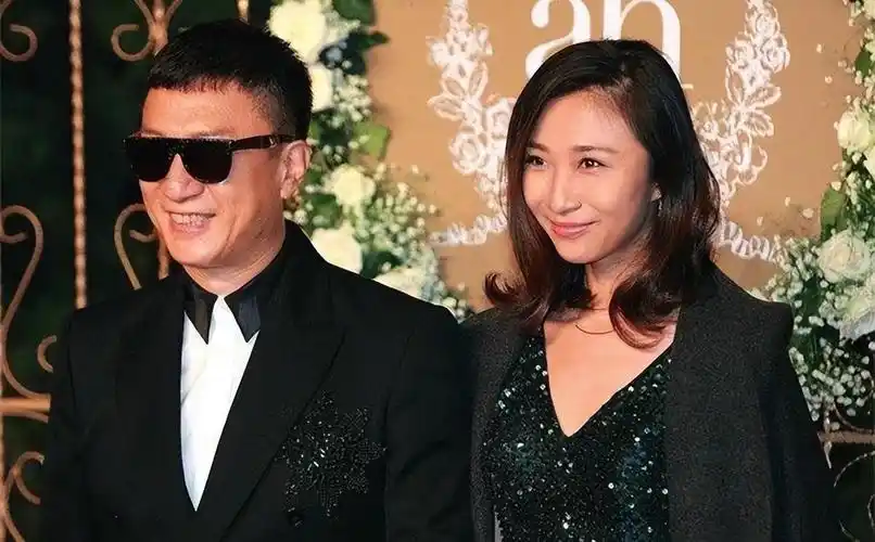 回顾孙红雷与丁嘉丽分手20年后娶海归美女喜当爹如今定居海外