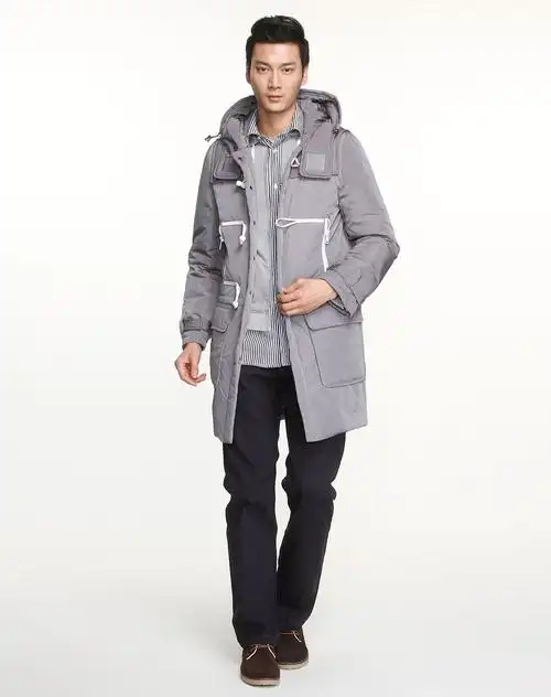 男款深灰色牛角扣长袖羽绒外套