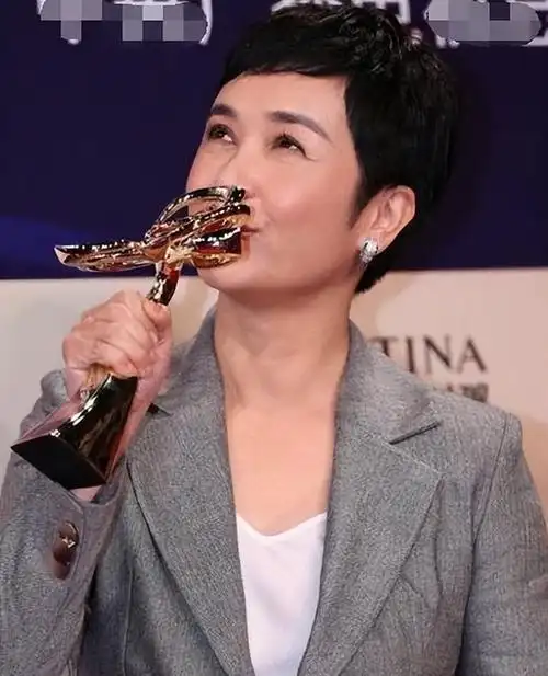 演员蒋雯丽屡遭背叛却不离婚她的报复让顾长卫有苦难言