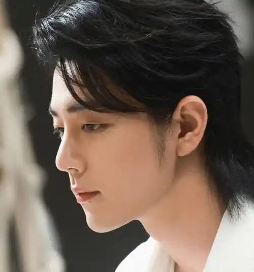 肖战长发侧颜库存美照美貌攻击不留余地女娲炫技诚不欺我