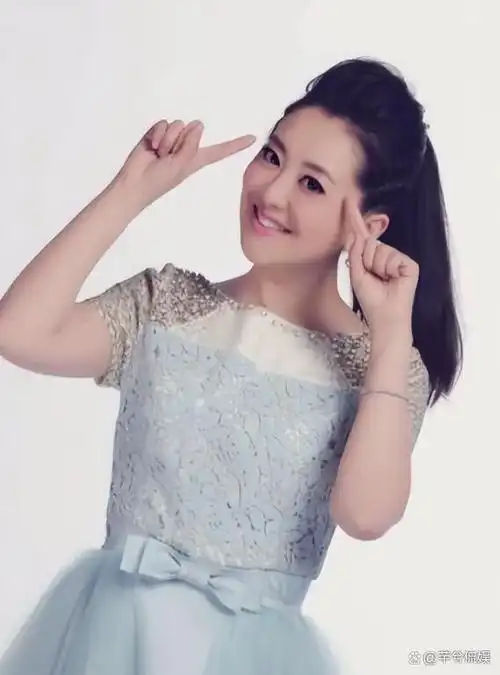 月亮姐姐王淏:嫁神秘富商,39岁高龄产子,如今被丈夫宠成宝