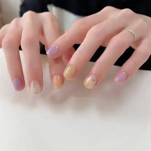 短指甲的美甲款式特别适合学生党和上班族哦