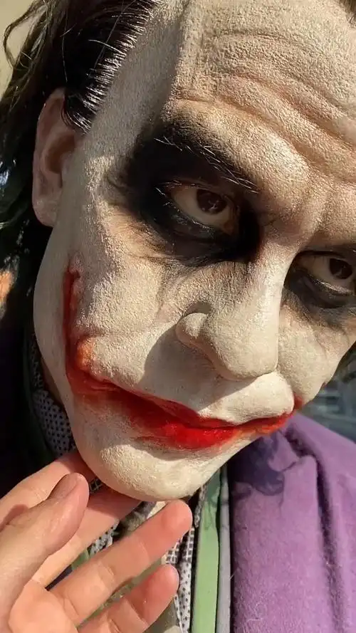 希斯莱杰 的颜值演技真的令人着迷!