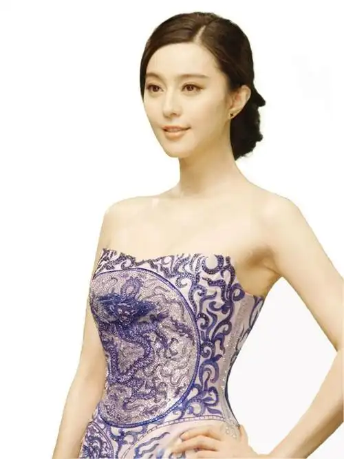 范冰冰龙青花瓷旗袍装演绎古典中国风