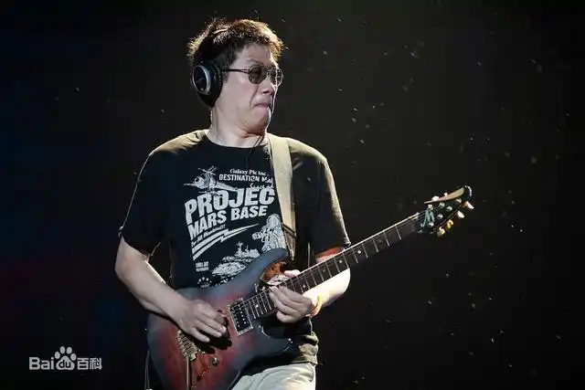 江建民7,李彤(黑豹乐队)李彤,黑豹乐队吉他手,是乐队的中心人物,黑豹