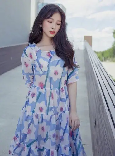 虞书欣美少女形象升级,居然感觉到了成熟艳丽