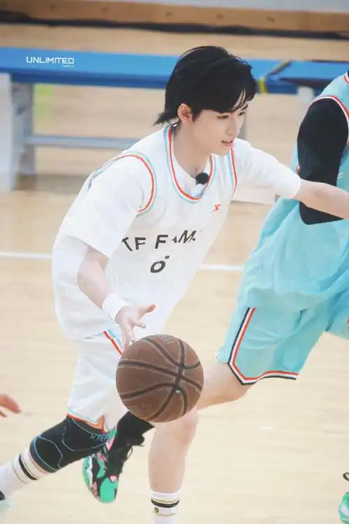 33/3836夏日运动会落日归山海篮球陪少年@时代少年团-宋亚轩