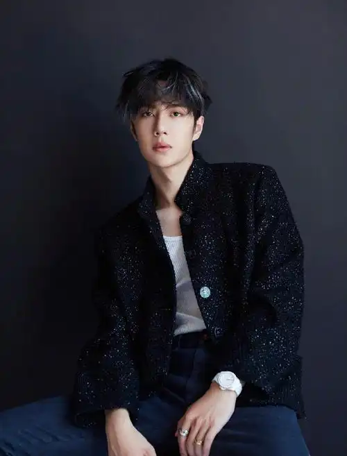 王一博中文名:王一博/英文名:yibo/国籍:中国/星座:狮子座血型:ab