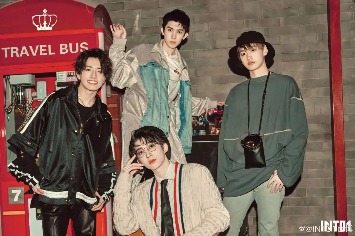 into1刘宇团魂有多强细节戳心成员直播刷成榜一为赞多救场