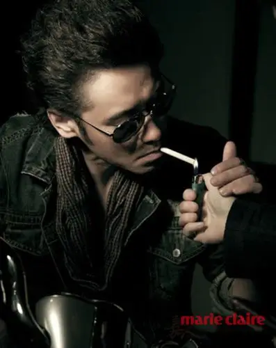 男星抽烟百态 谁最有腔调?