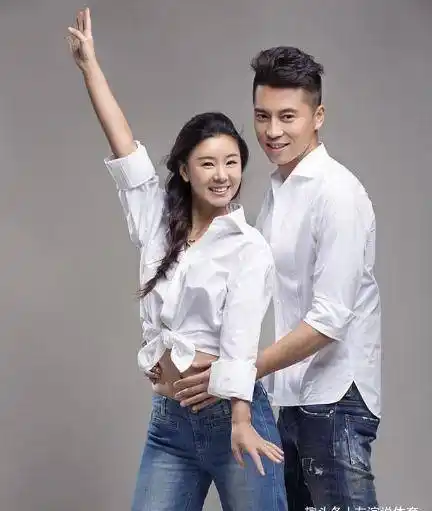 她被称为"清纯女神",出道20多年从不接吻戏,初吻献给富豪老公_李小萌