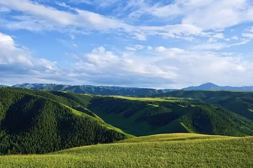 高温酷暑难耐?快来甘肃18℃的草原避暑,这里有非典型大西北风光