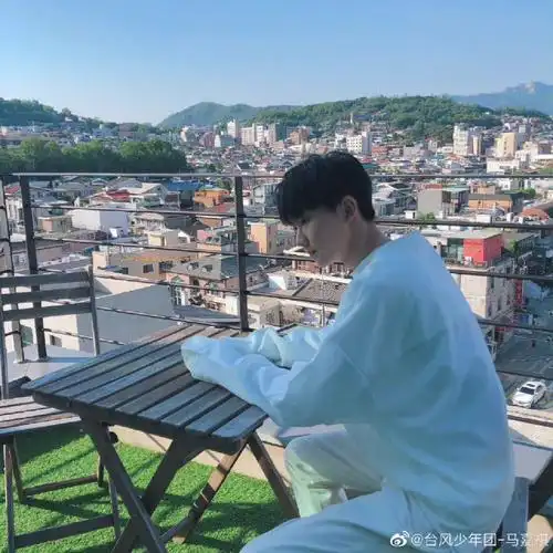 马嘉祺微博图片