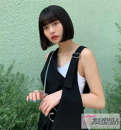 黑色波波头短发 复古黑发经典时尚_发型站_最新流行发型设计发型图片