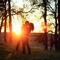 抱在一起的情侣头像唯美好看拥抱的情侣头像图片