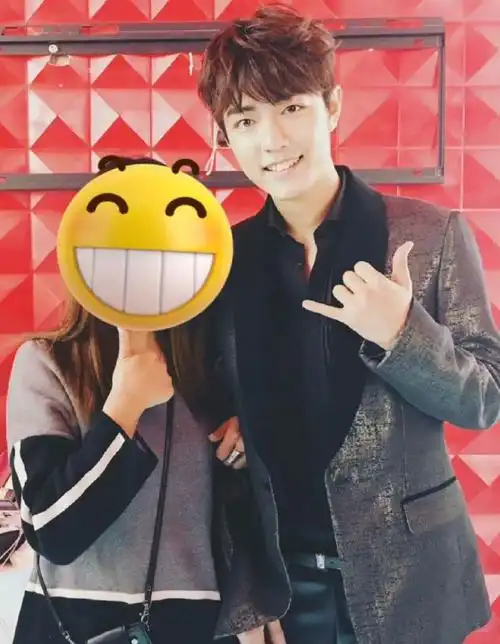 肖战和素人合影旧照##肖战燃少时期旧照